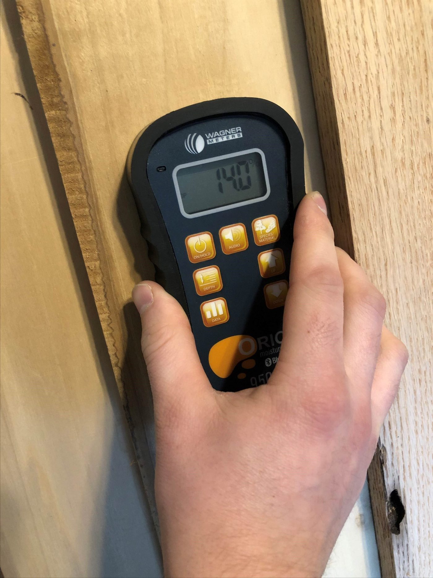 Best Wood Moisture Meters for Sawmillers and Lumber Sellers