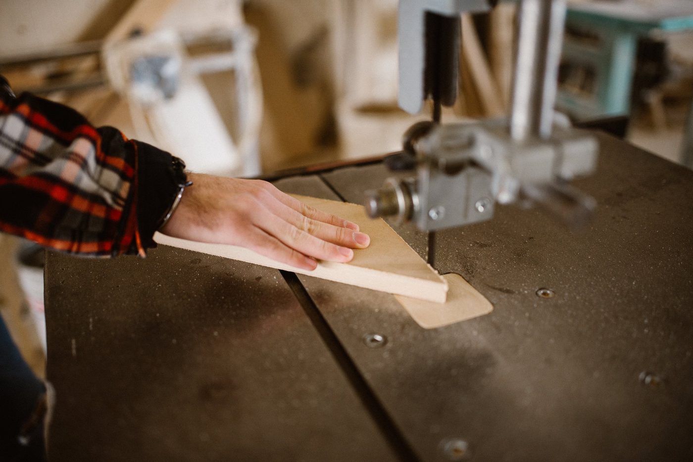 Industrial Bandsaw Buying Guide for Resawing and Lumber Work