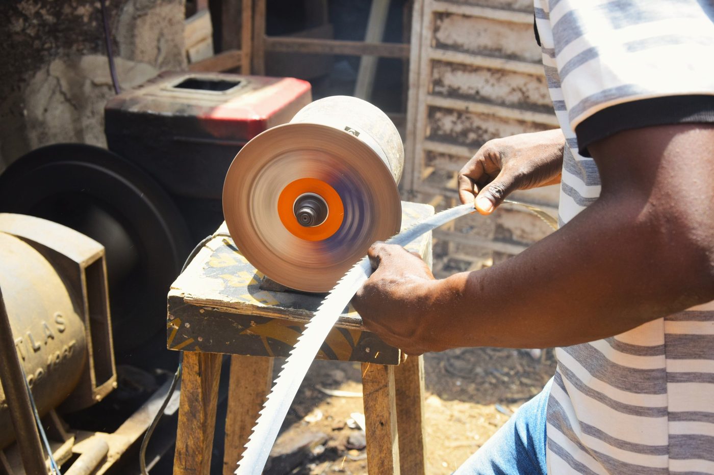 Sawmill Maintenance Guide: Blades, Belts, Bearings and Winter Storage
